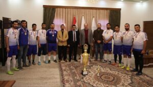 فريق عمادة كلية المعارف الجامعة يحرز كأس البطولة